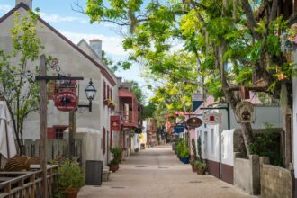 Top Small Towns in America Worth Visiting for a Peaceful Vacation